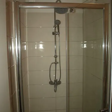 耶里尼克公寓 *