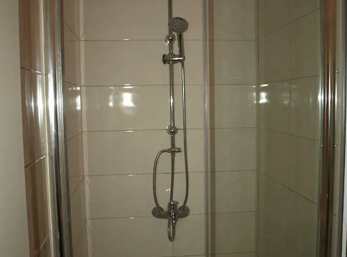 耶里尼克公寓 *